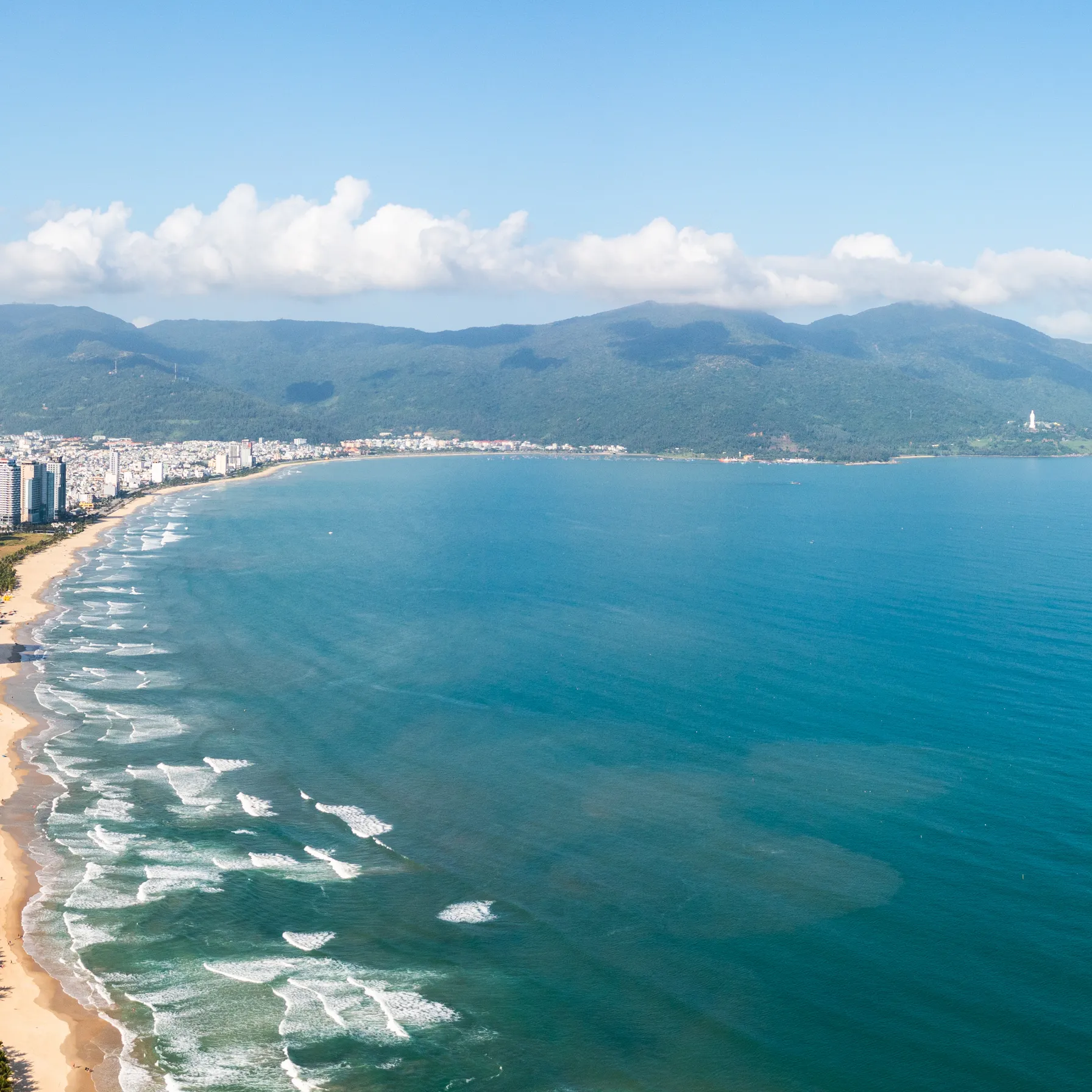 Da Nang, vagues vietnamiennes et douceur tropicaleVietnam