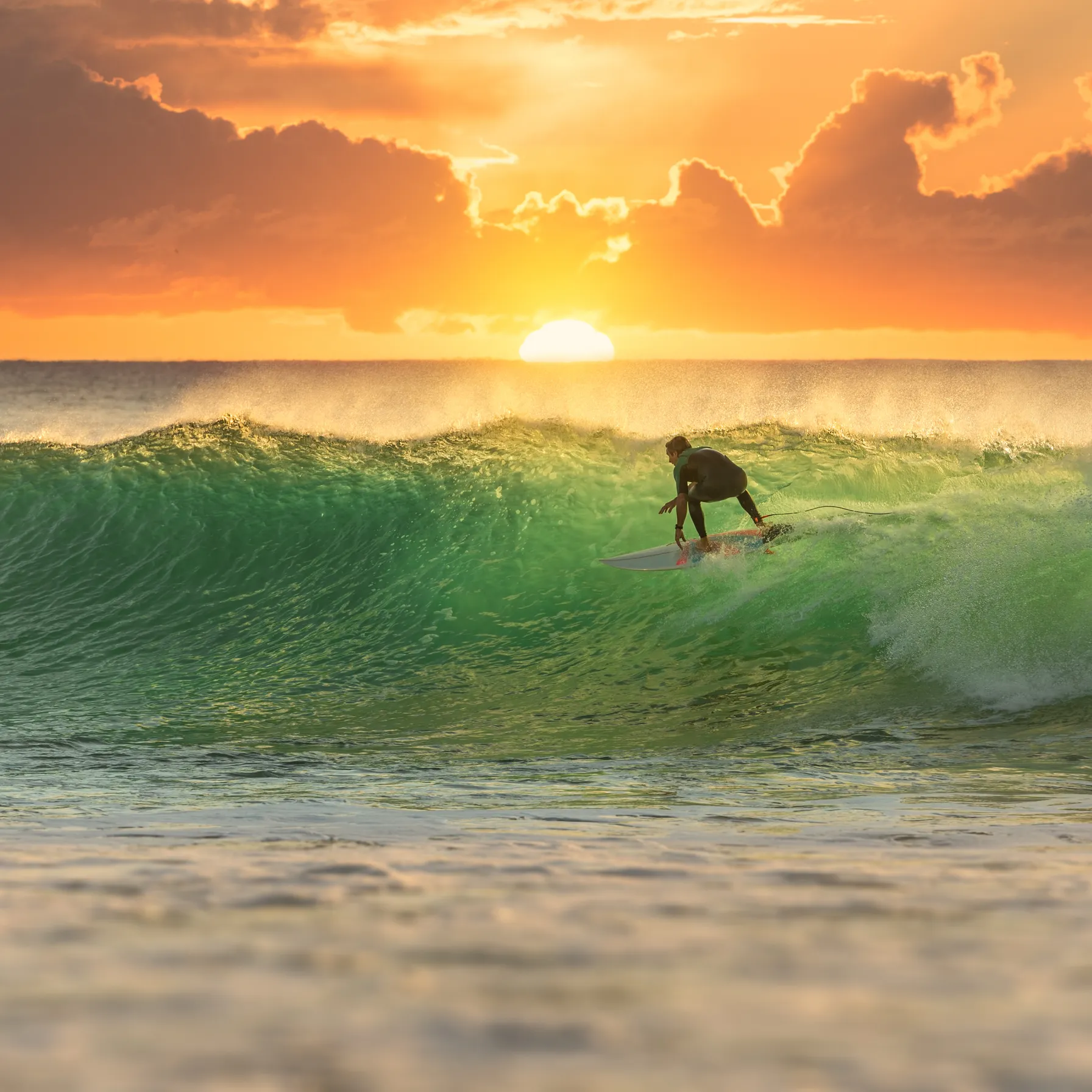 Phuket : entre vagues puissantes et paradis tropical