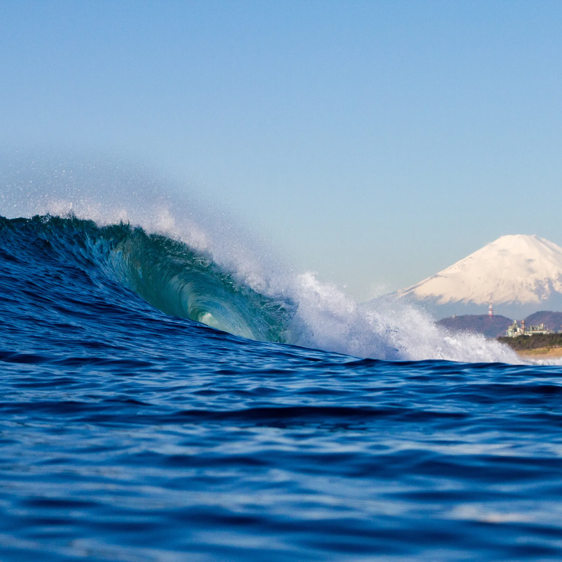 Vagues nippones : le Japon des surfeurs entre Pacifique et traditionJapon
