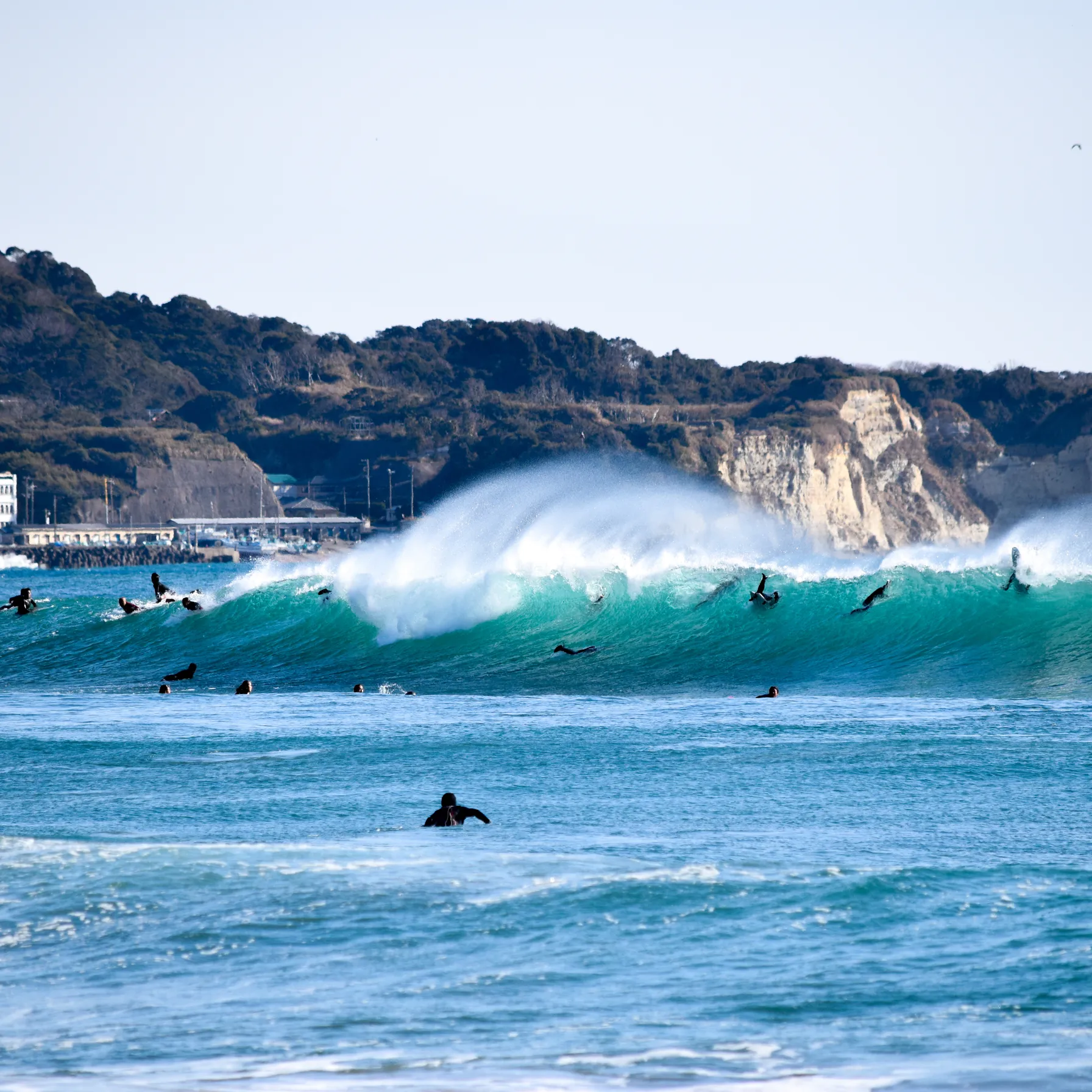 Tokyo et ses vagues : quand le surf rencontre la mégapole