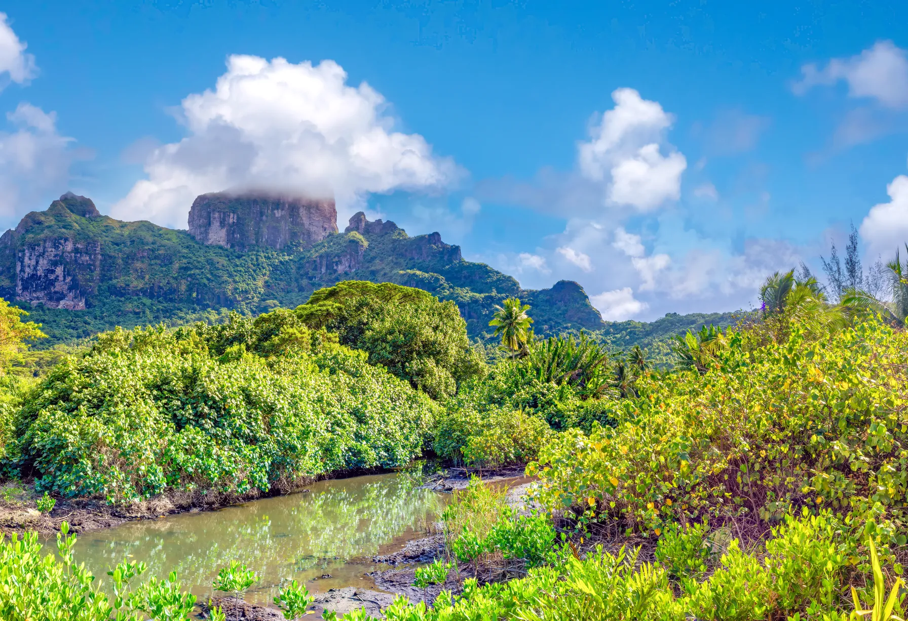 Image Hiking in Bora Bora