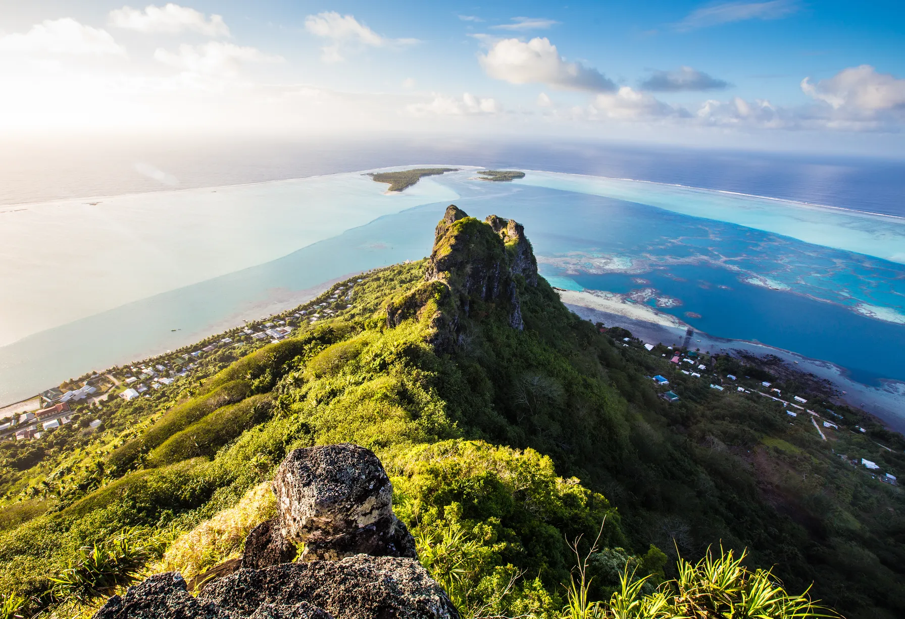 Image Hiking in Maupiti