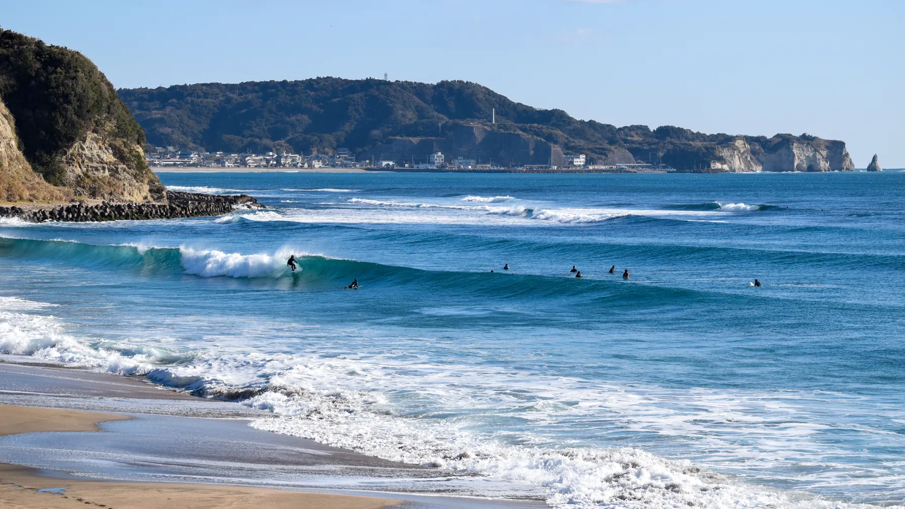 Surf à Tokyo : découvrez les meilleurs spots pour rider les vagues japonaises article