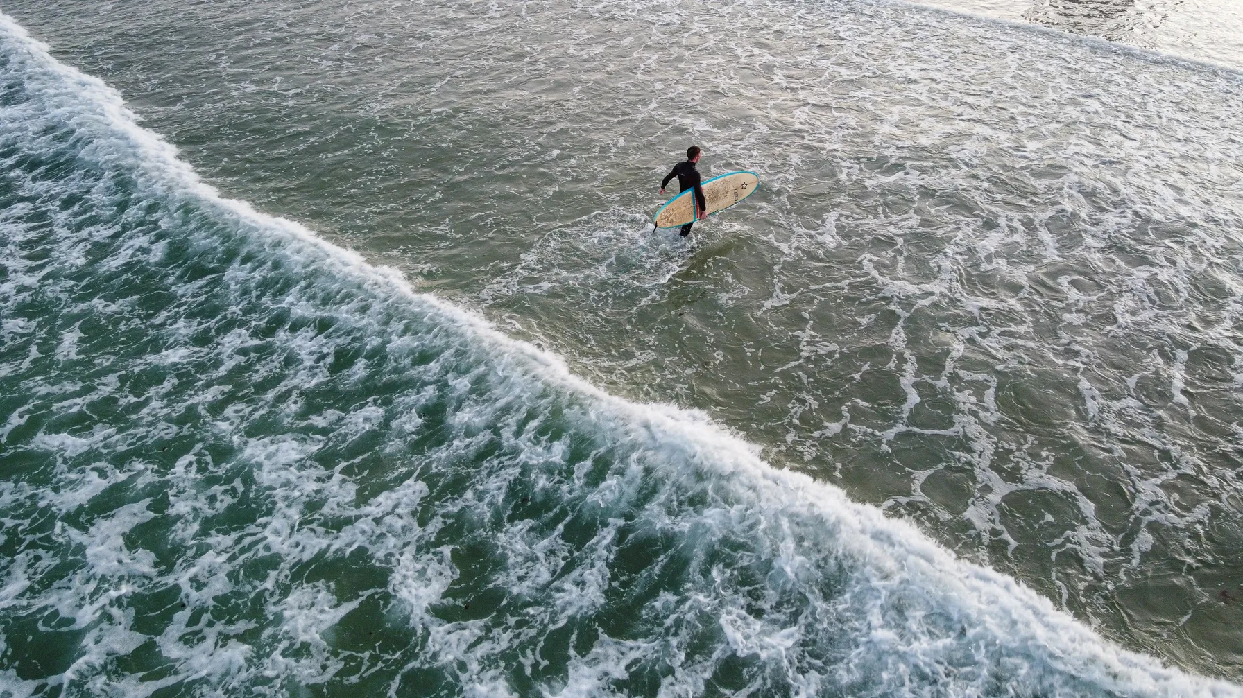 Surfing in Port Elizabeth: explore the waves of the South African coast article