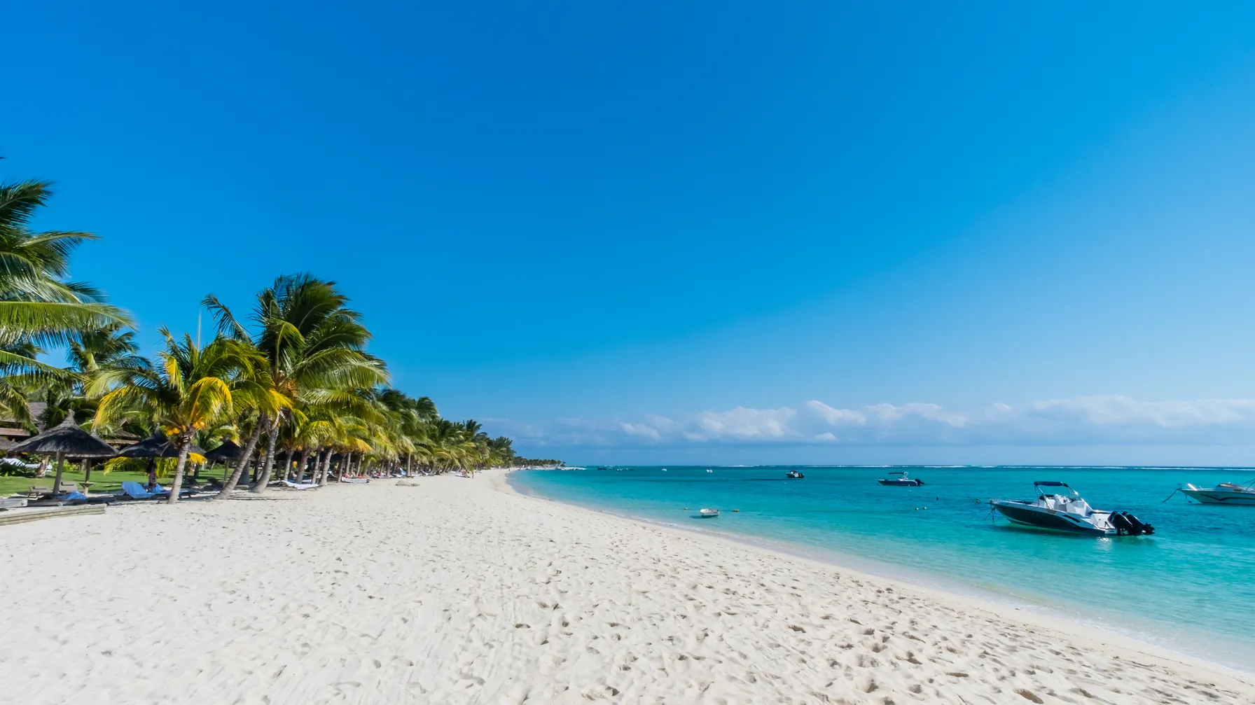Beach at Flic en Flac: your guide to a paradisiacal vacation in Mauritius article