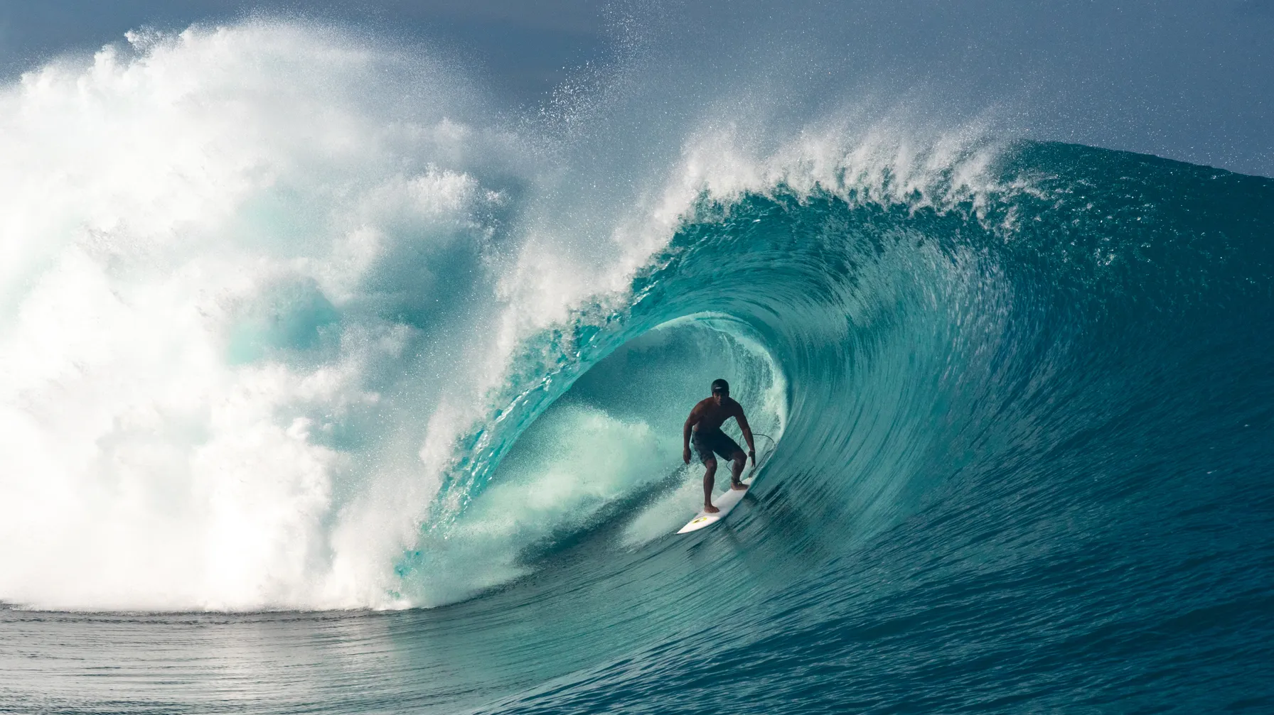 Surfing in Tahiti: discover the legendary waves of French Polynesia article
