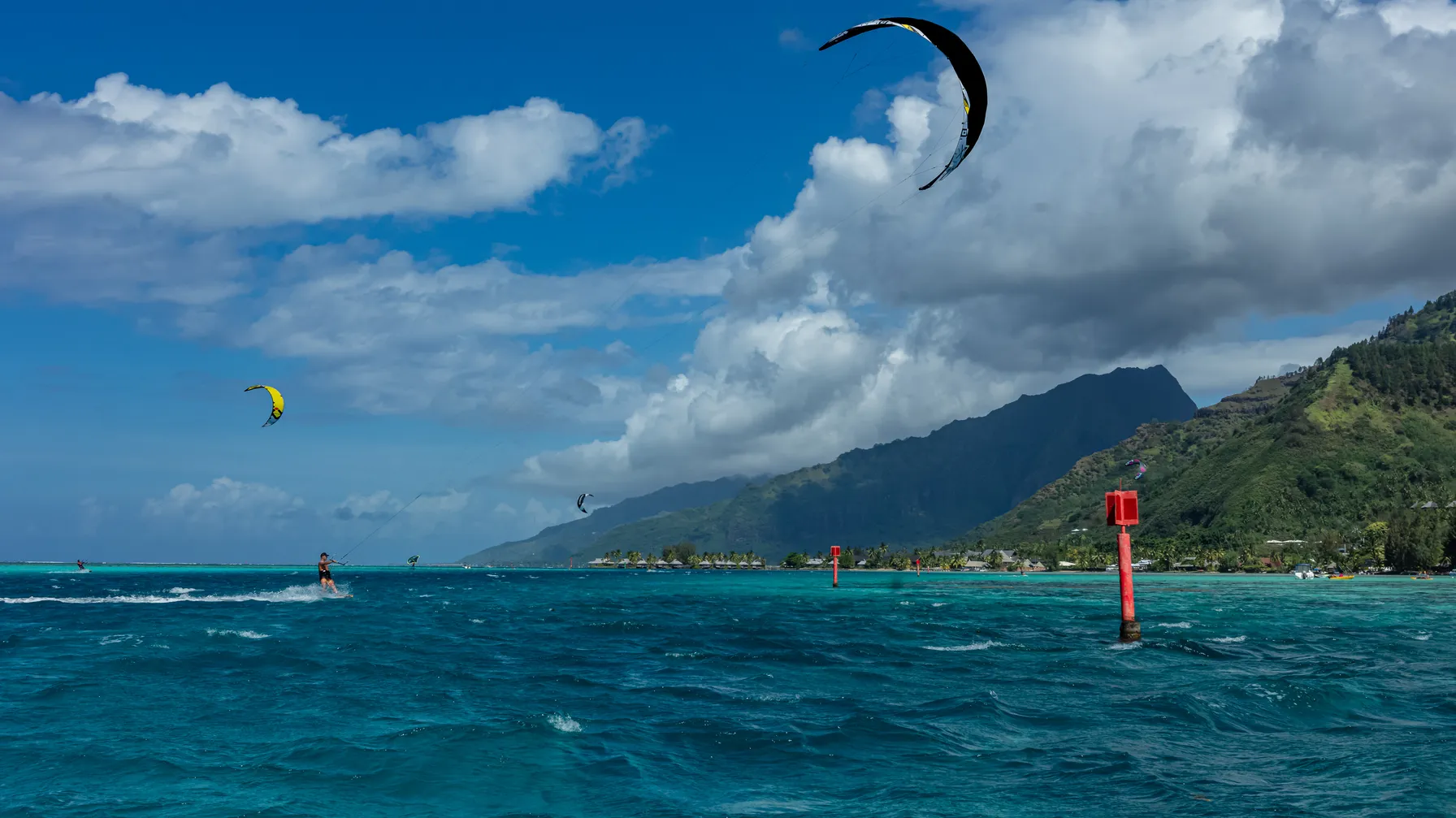 Surfer à Moorea : guide complet des meilleurs spots de l'île sœur article
