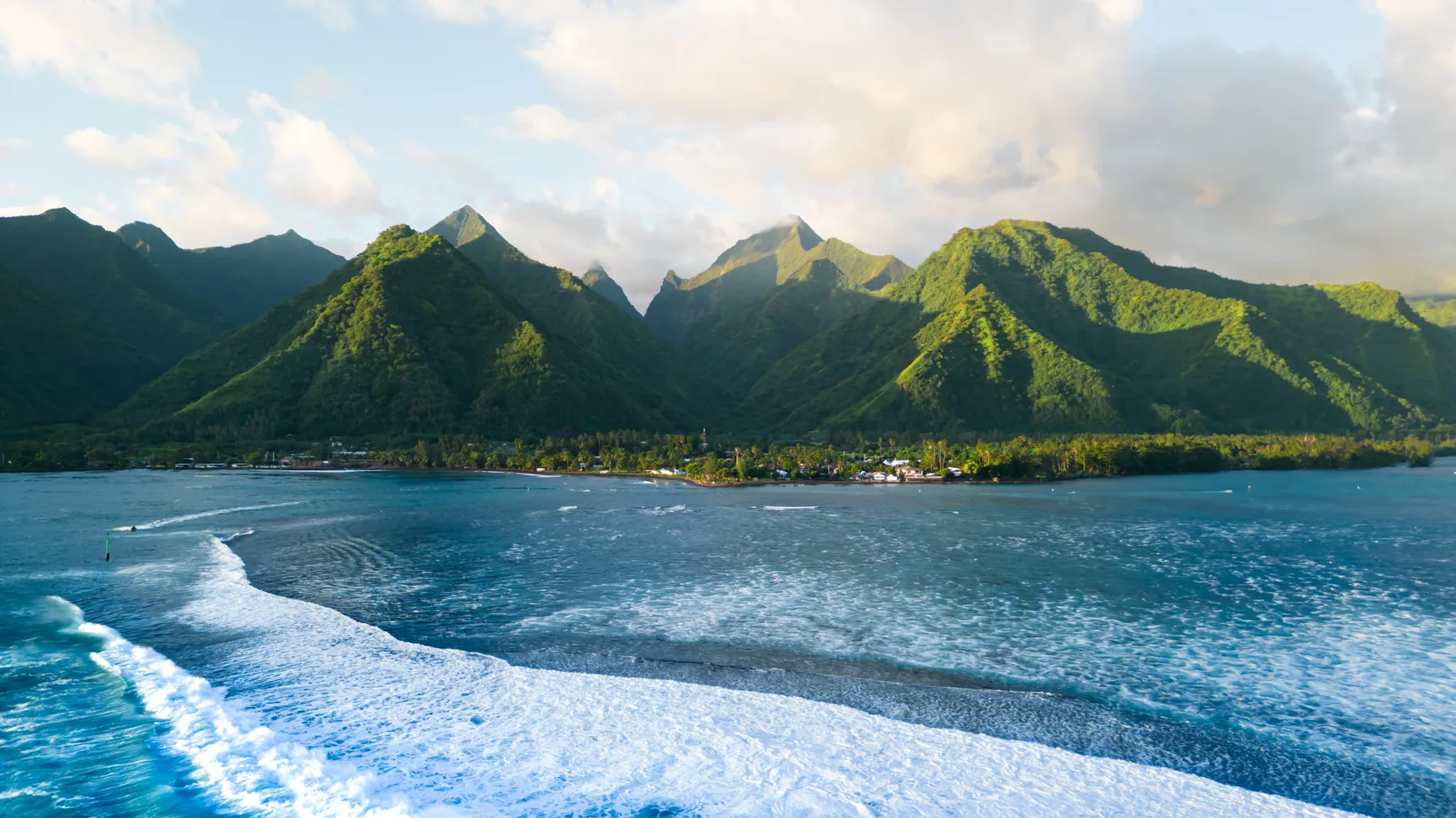 Tahiti in May: discover the Pearl of the South Pacific at the beginning of the dry season article