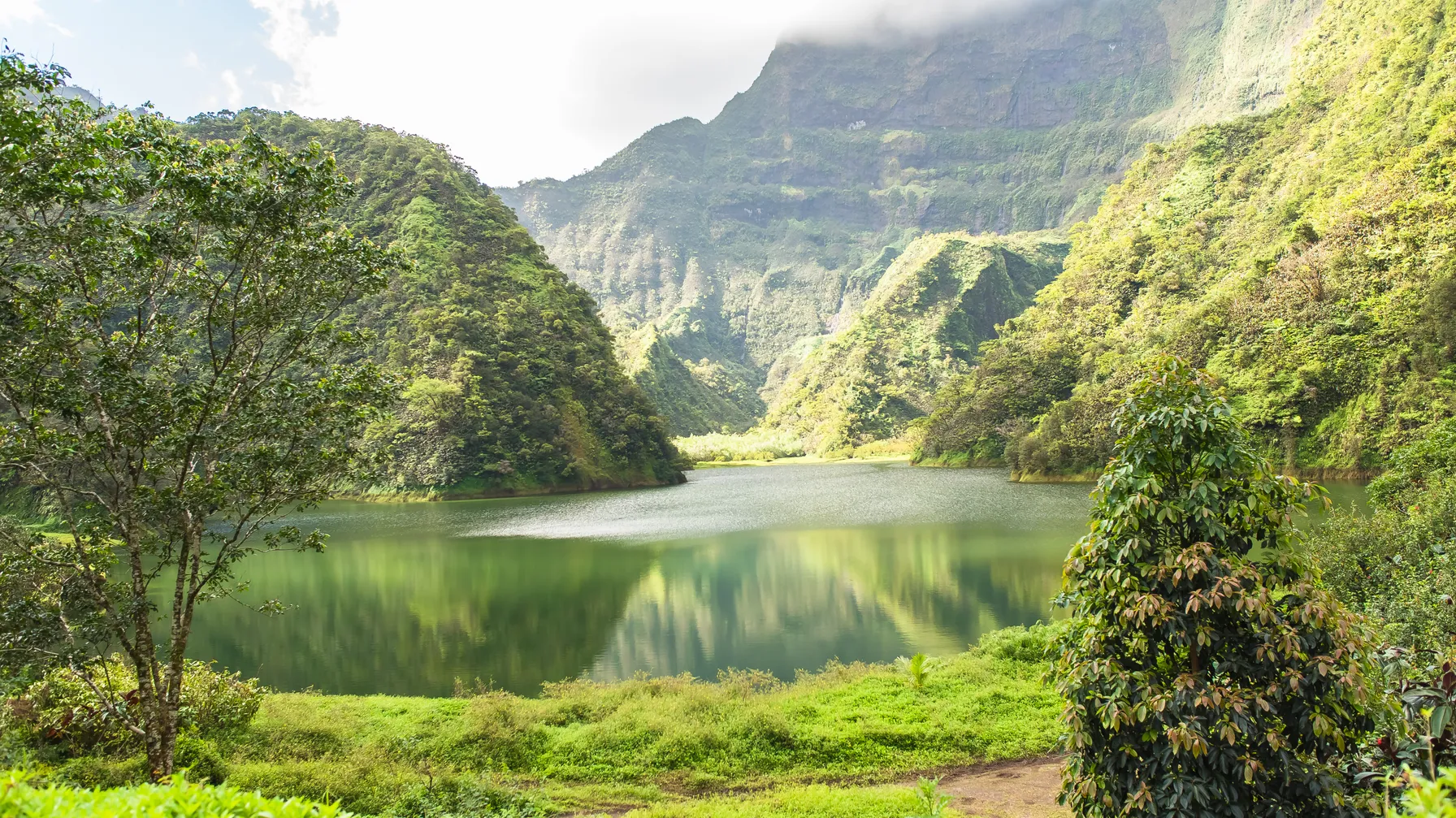 Hiking in French Polynesia: the trails that reveal the soul of the islands article