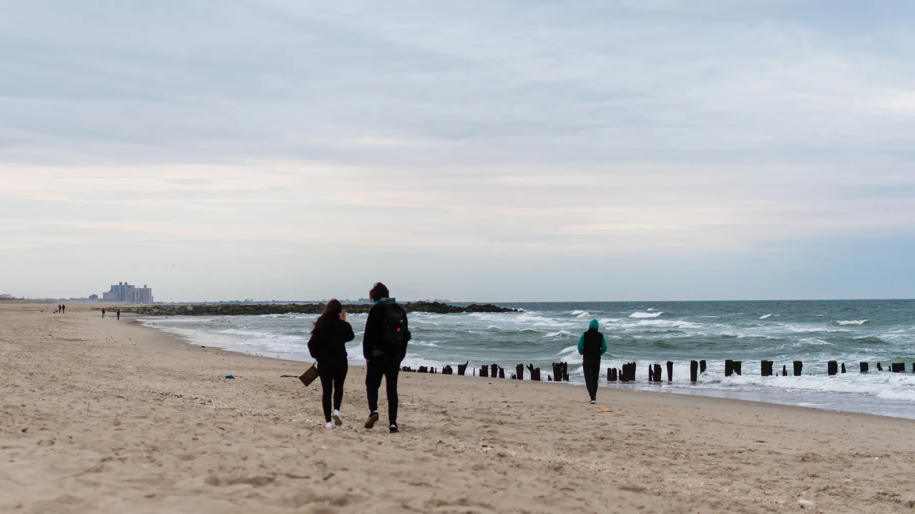 Surfing in New York: the best spots and tips to start riding the waves article